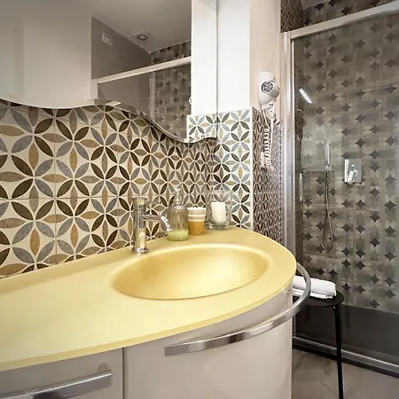 Everest Bed & Breakfast