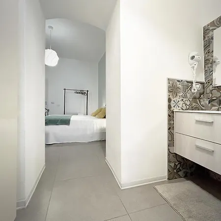 Everest Bed & Breakfast 4*